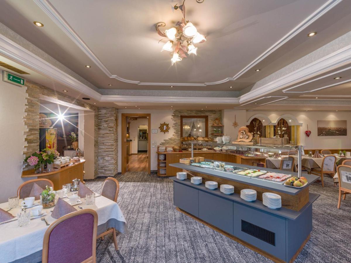 Hotel Landhaus Zillertal 푸겐 외부 사진