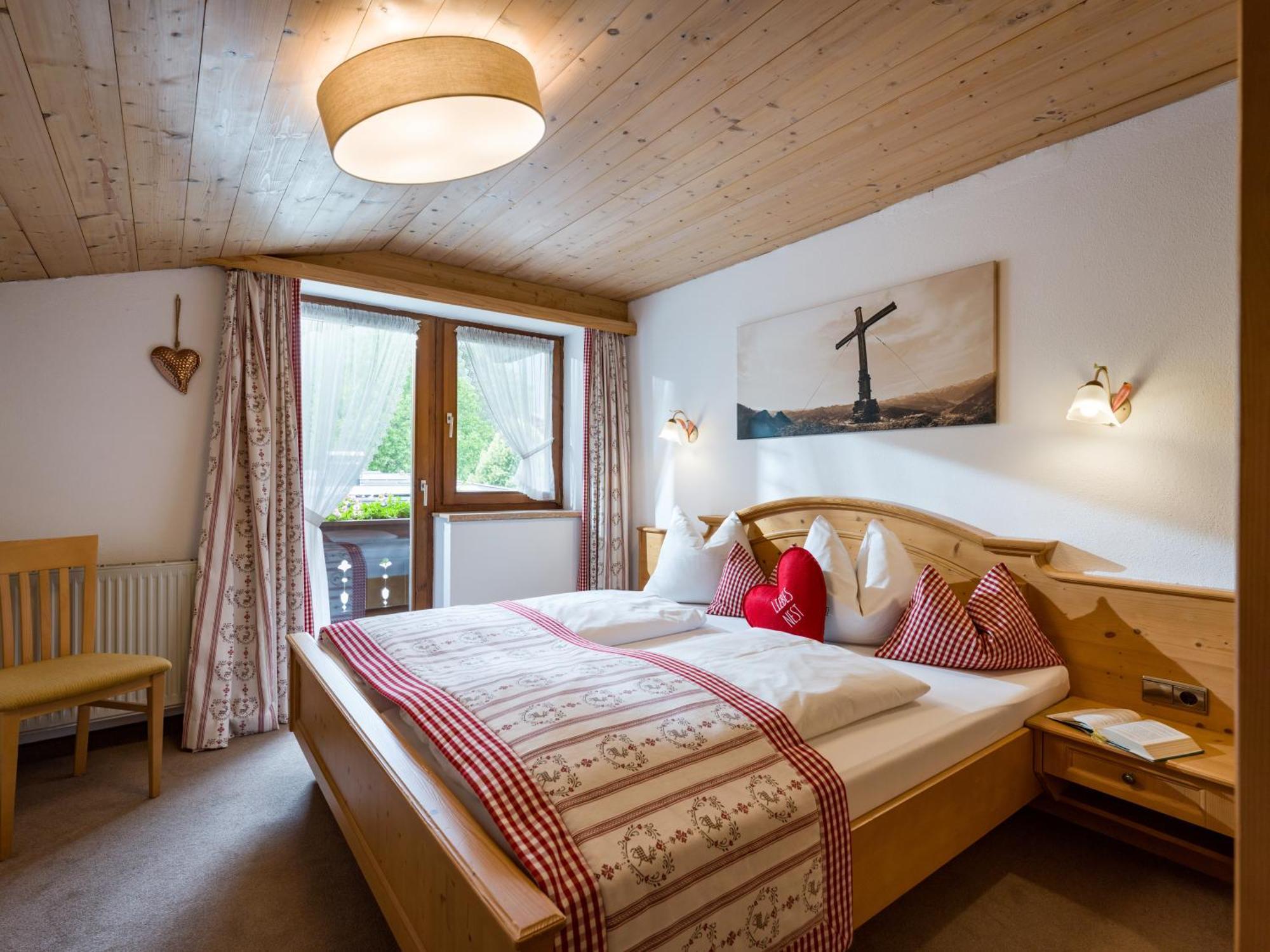 Hotel Landhaus Zillertal 푸겐 외부 사진