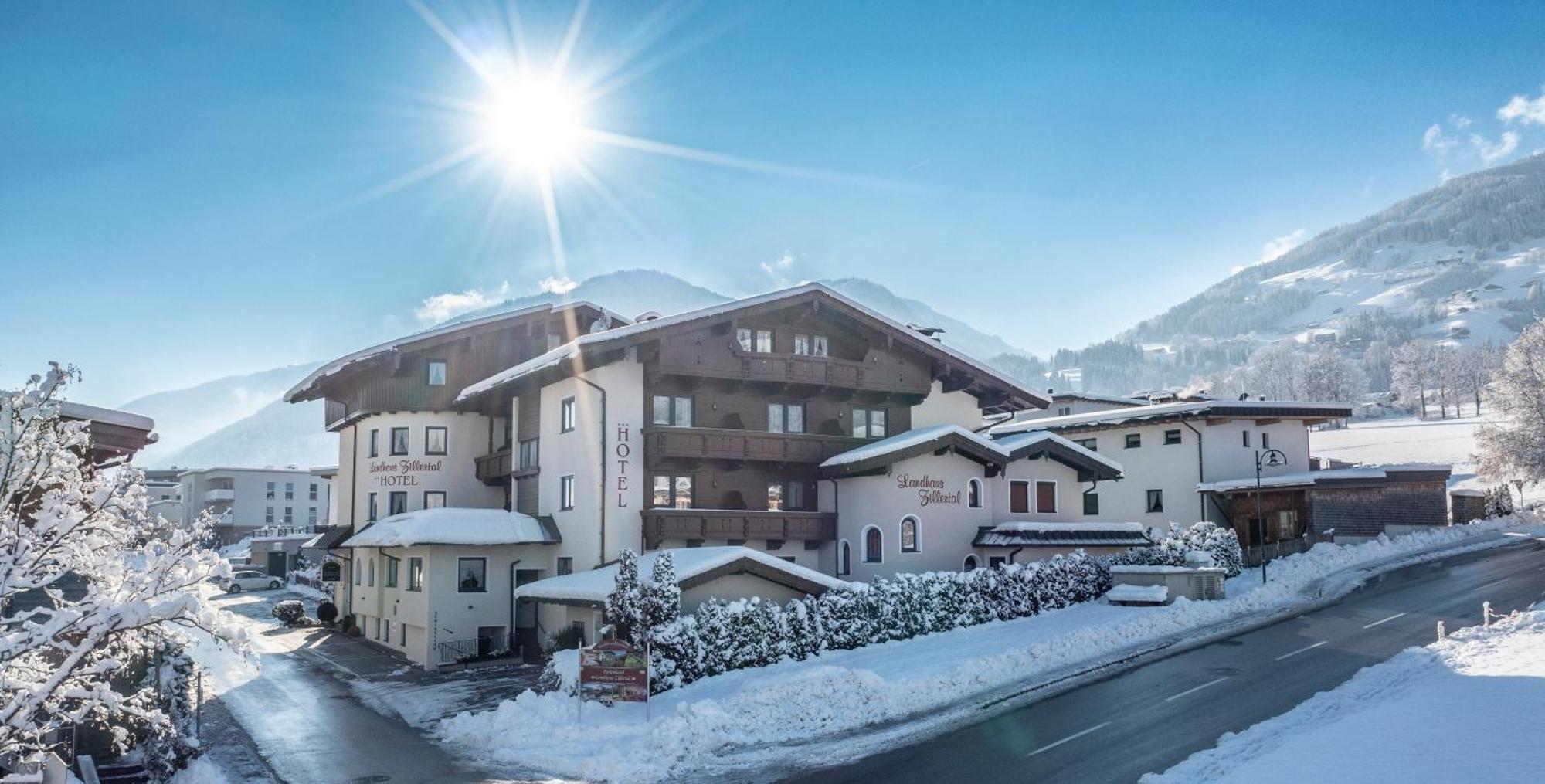 Hotel Landhaus Zillertal 푸겐 외부 사진