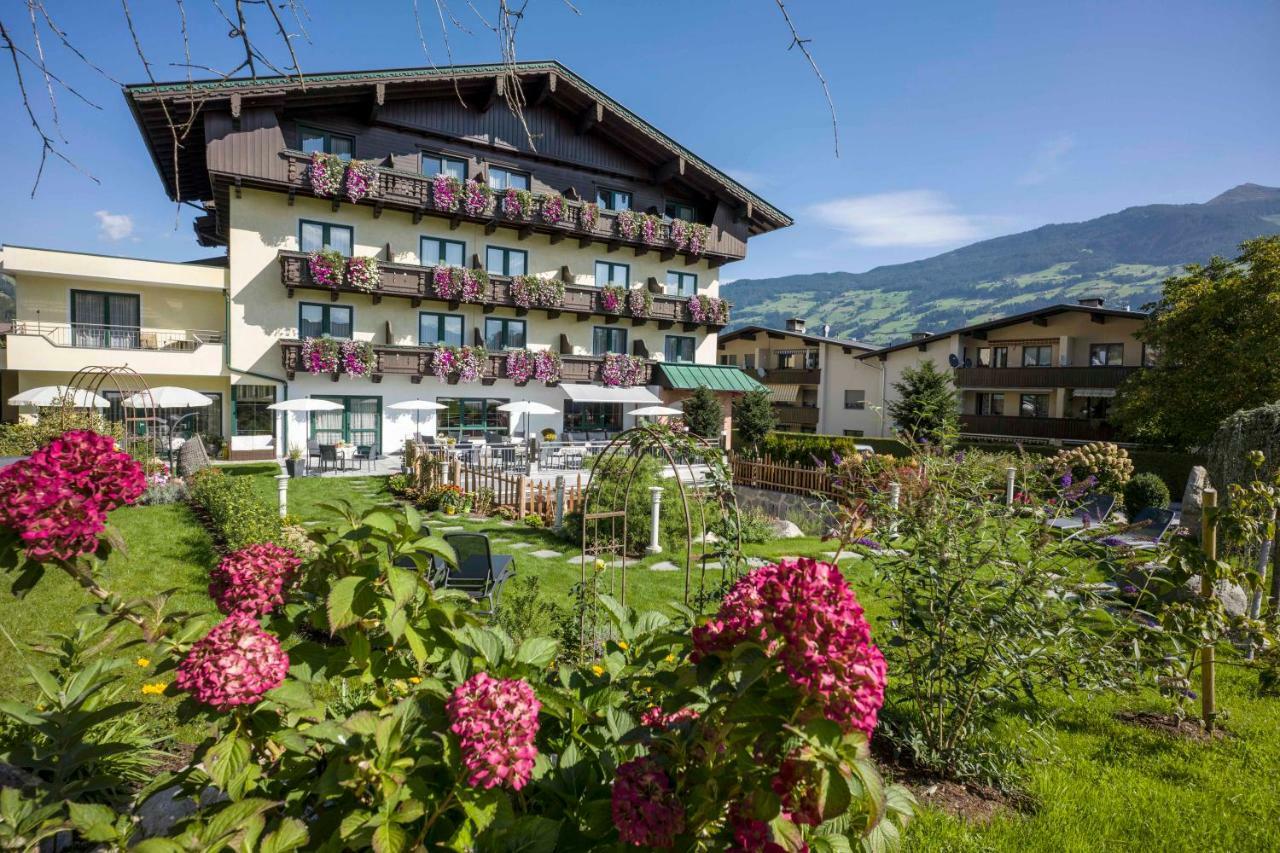 Hotel Landhaus Zillertal 푸겐 외부 사진